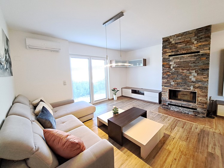 Prodej rodinného domu 190 m², pozemek 926 m² - foto 3