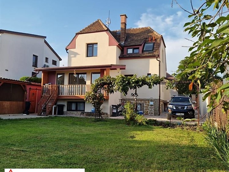 Prodej rodinného domu 220 m², pozemek 546 m² - foto 1