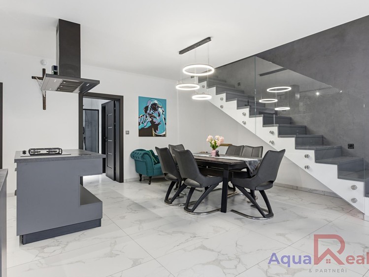 Prodej rodinného domu 180 m², pozemek 586 m² - foto 3