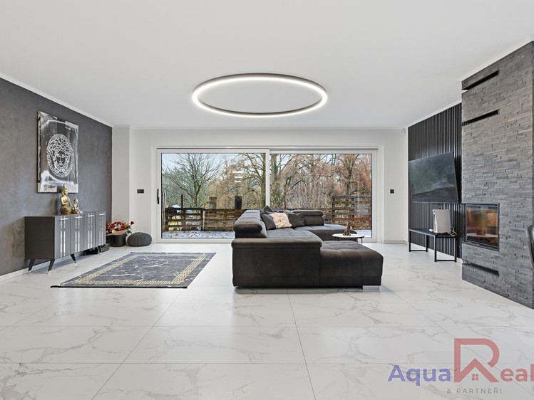 Prodej rodinného domu 180 m², pozemek 586 m² - foto 1