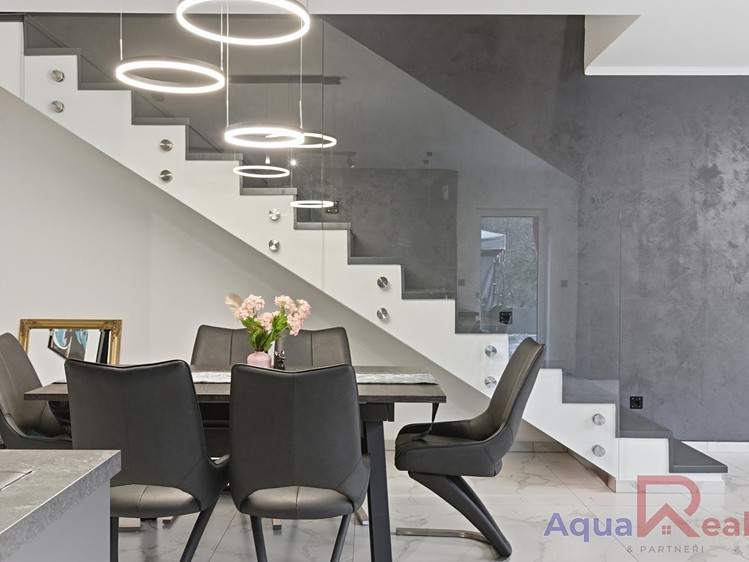 Prodej rodinného domu 180 m², pozemek 586 m² - foto 4