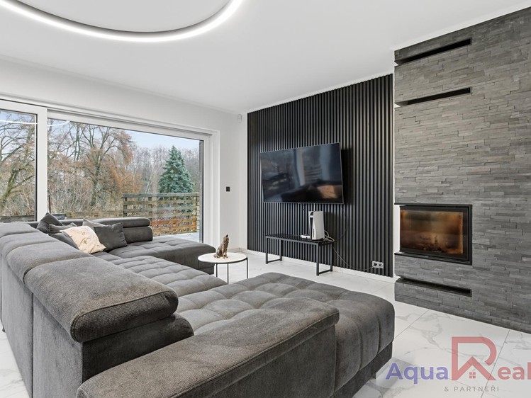 Prodej rodinného domu 180 m², pozemek 586 m² - foto 2