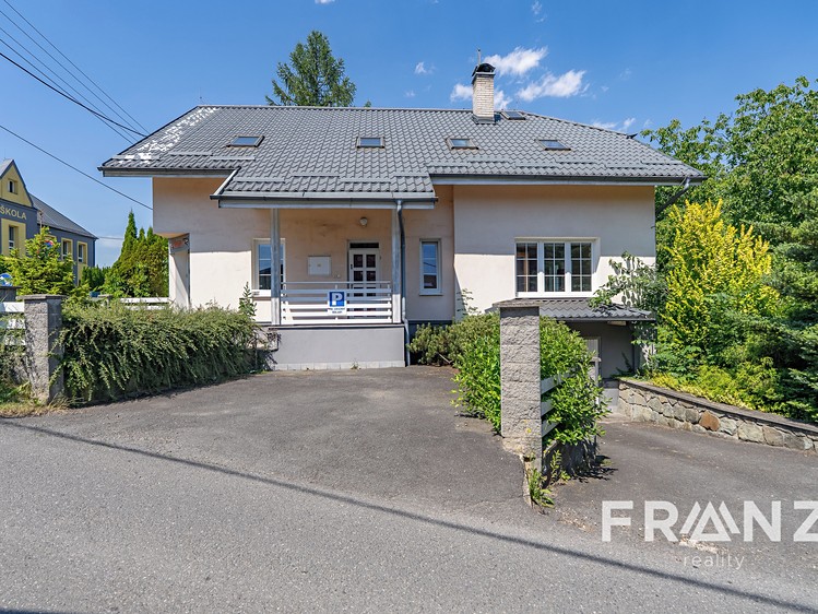 Prodej rodinného domu 205 m², pozemek 1 369 m² - foto 3