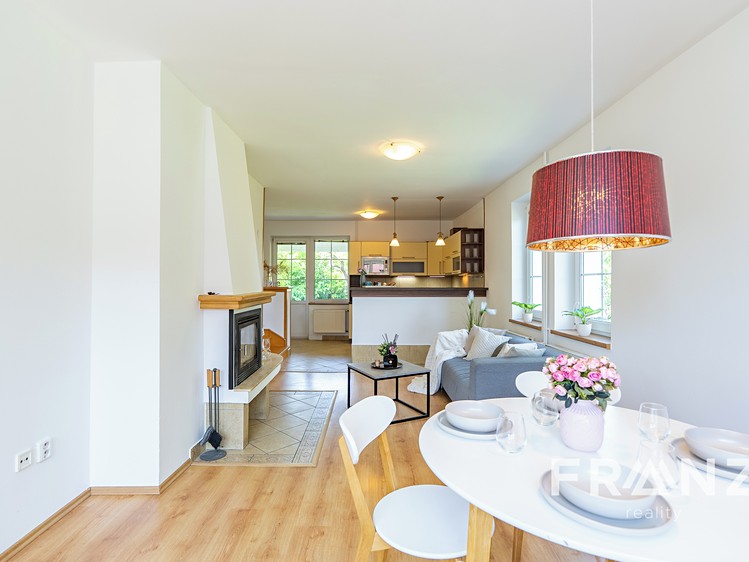 Prodej rodinného domu 205 m², pozemek 1 369 m² - foto 8