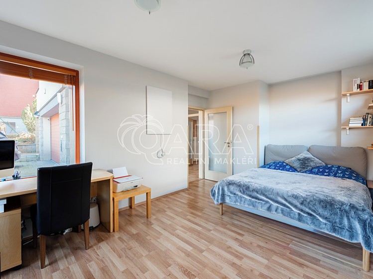 Prodej rodinného domu 292 m², pozemek 876 m² - foto 8