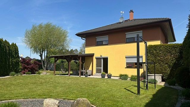 Prodej rodinného domu 170 m², pozemek 760 m² - foto 1