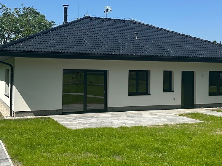 Prodej rodinného domu 160 m², pozemek 1 180 m² - foto 2