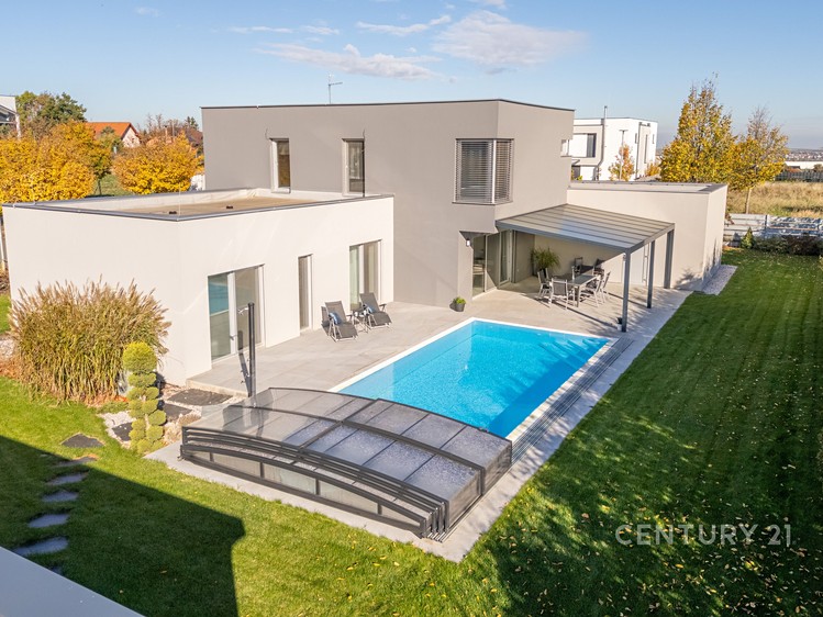 Prodej rodinného domu 240 m², pozemek 1 211 m² - foto 1