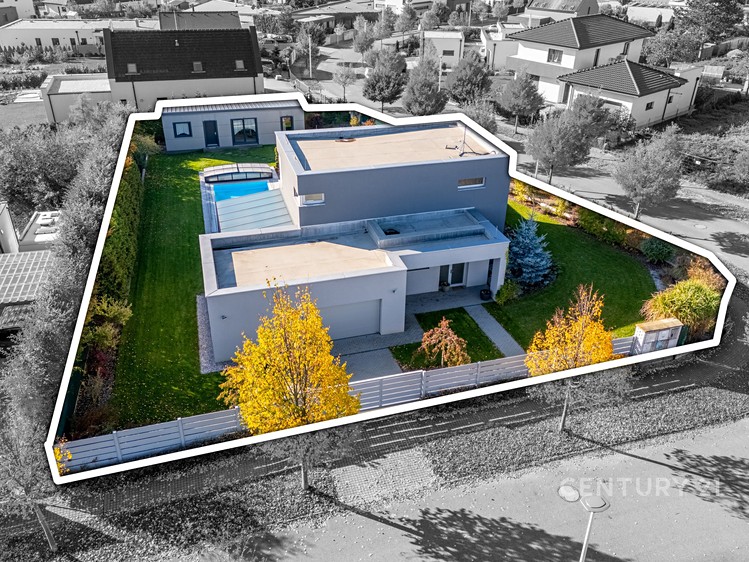Prodej rodinného domu 240 m², pozemek 1 211 m² - foto 4