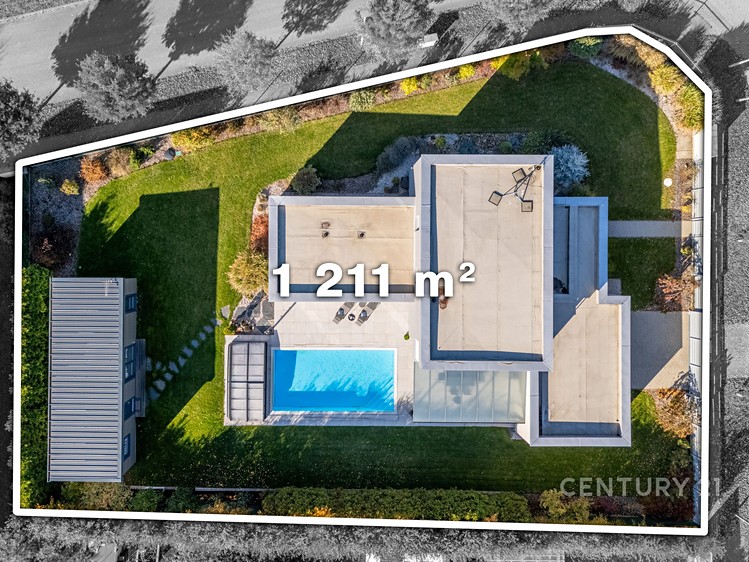 Prodej rodinného domu 240 m², pozemek 1 211 m² - foto 7