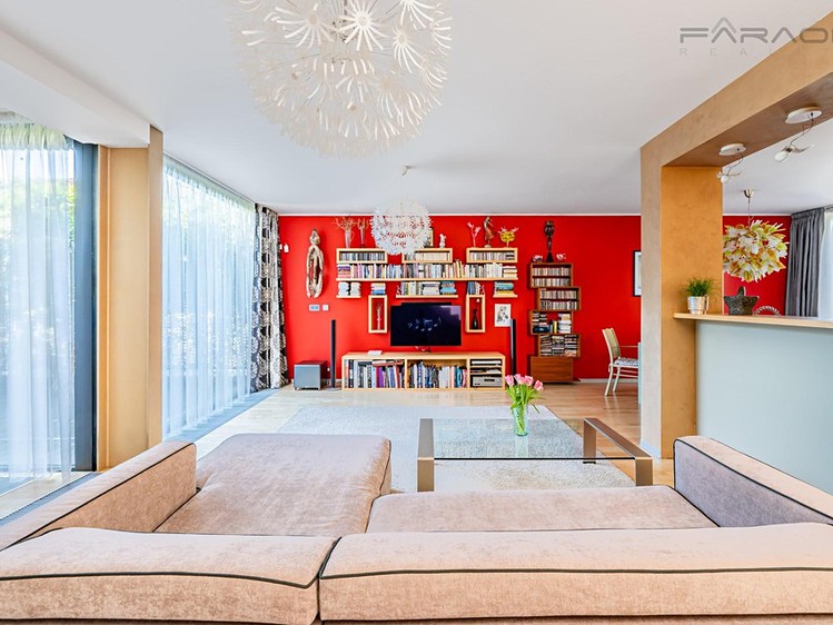 Prodej rodinného domu 268 m², pozemek 298 m² - foto 3