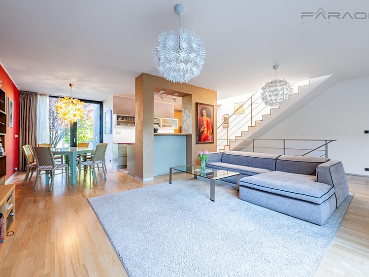 Prodej rodinného domu 268 m², pozemek 298 m² - foto 2