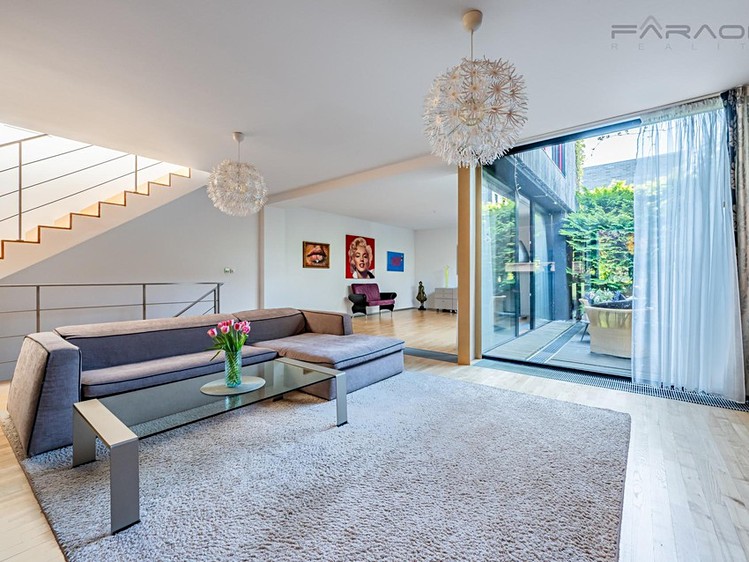 Prodej rodinného domu 268 m², pozemek 298 m² - foto 8