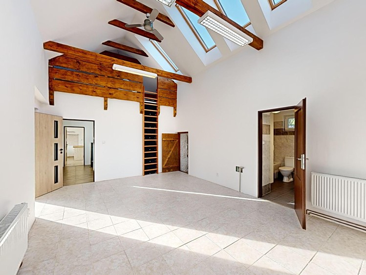 Prodej rodinného domu 158 m², pozemek 2 055 m² - foto 1