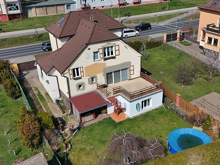 Prodej vícegeneračního domu 284 m², pozemek 542 m² - foto 2