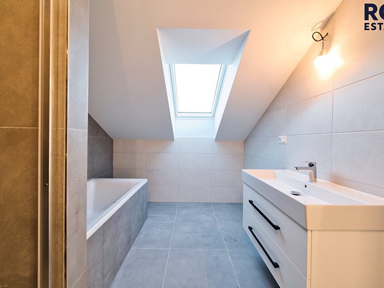 Prodej  rodinného domu 167 m², pozemek 679 m² - foto 8