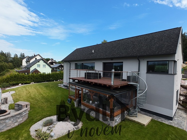 Prodej rodinného domu 226 m², pozemek 1 913 m² - foto 1