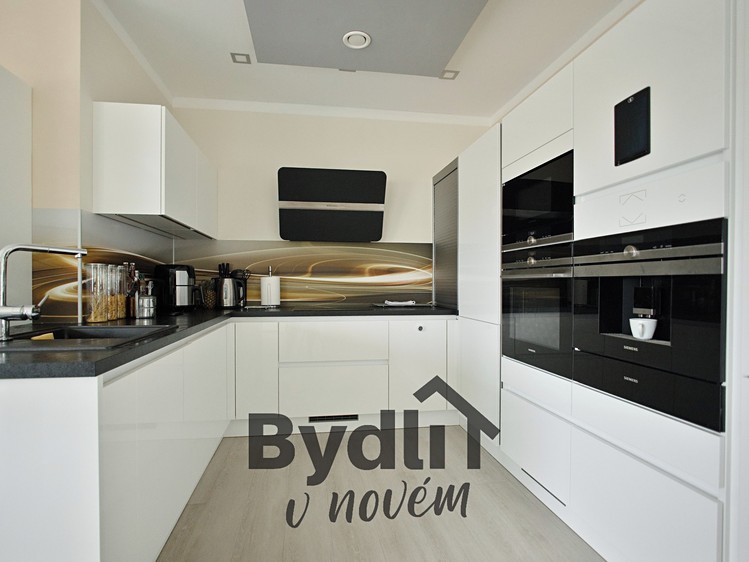 Prodej rodinného domu 226 m², pozemek 1 913 m² - foto 3