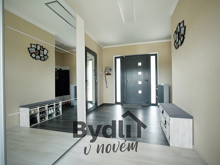 Prodej rodinného domu 226 m², pozemek 1 913 m² - foto 4