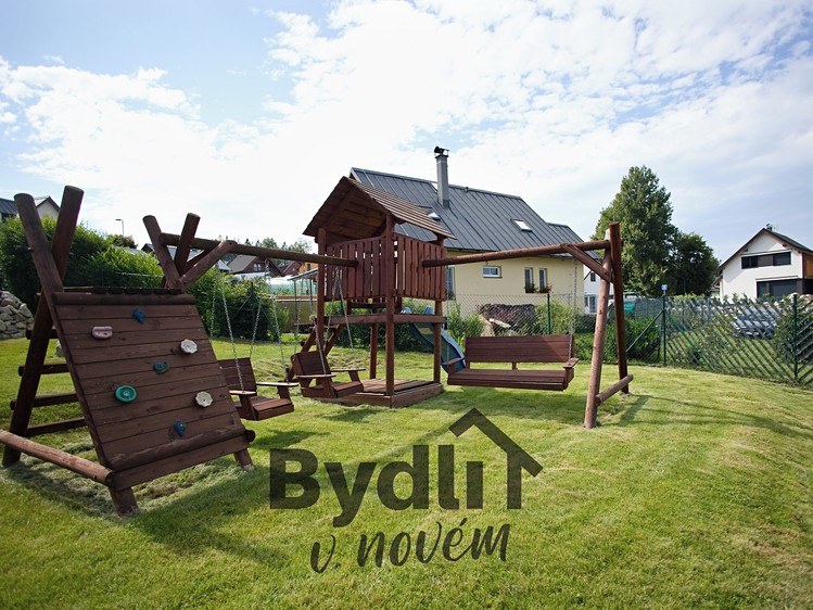 Prodej rodinného domu 226 m², pozemek 1 913 m² - foto 2