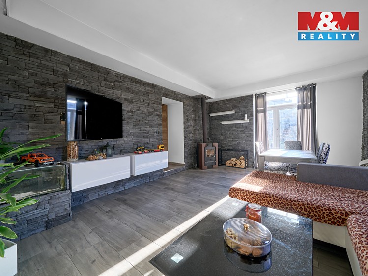 Prodej rodinného domu 220 m², pozemek 602 m² - foto 4
