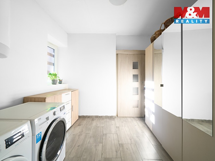 Prodej rodinného domu 220 m², pozemek 602 m² - foto 8