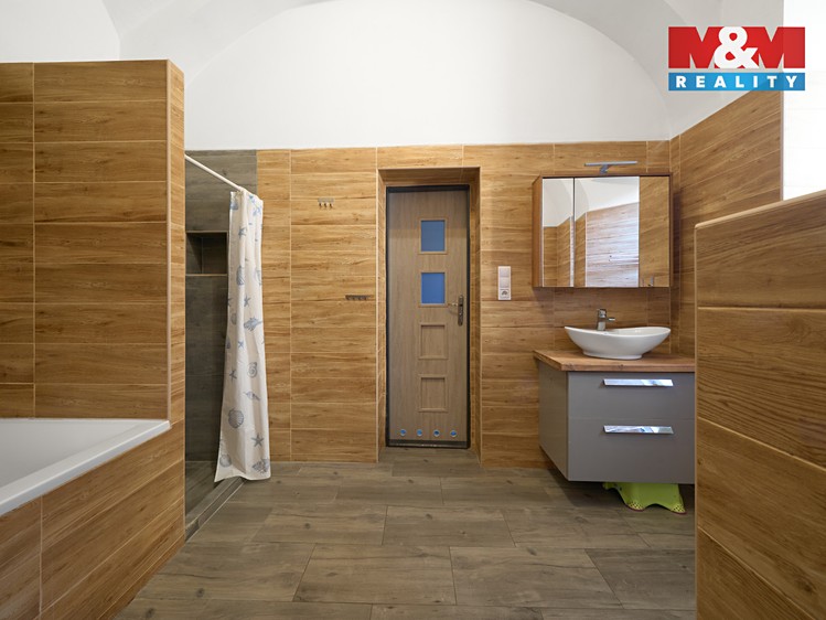 Prodej rodinného domu 220 m², pozemek 602 m² - foto 7