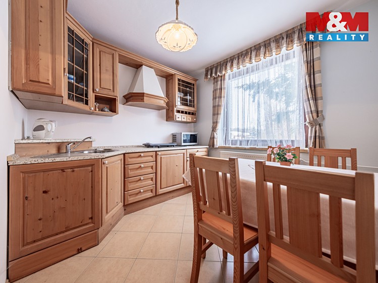 Prodej rodinného domu 300 m², pozemek 1 340 m² - foto 6