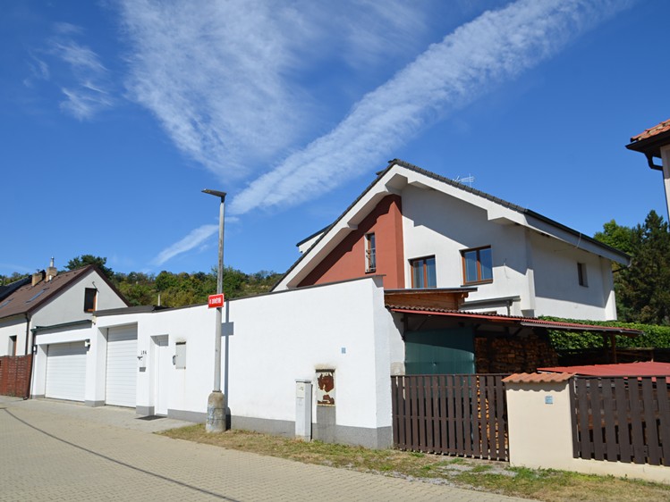 Prodej rodinného domu 319 m², pozemek 962 m² - foto 3