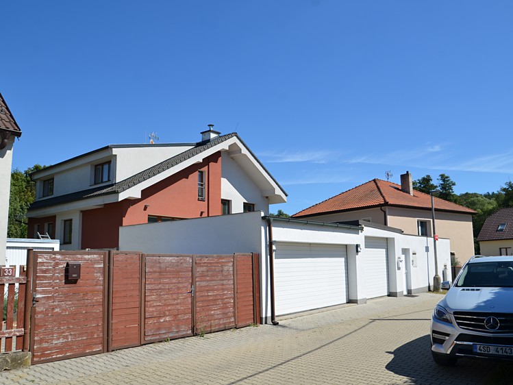 Prodej rodinného domu 319 m², pozemek 962 m² - foto 4