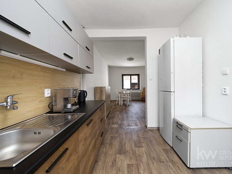 Prodej rodinného domu 140 m², pozemek 1 013 m² - foto 2