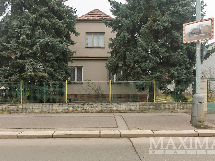 Prodej rodinného domu 184 m², pozemek 907 m² - foto 1