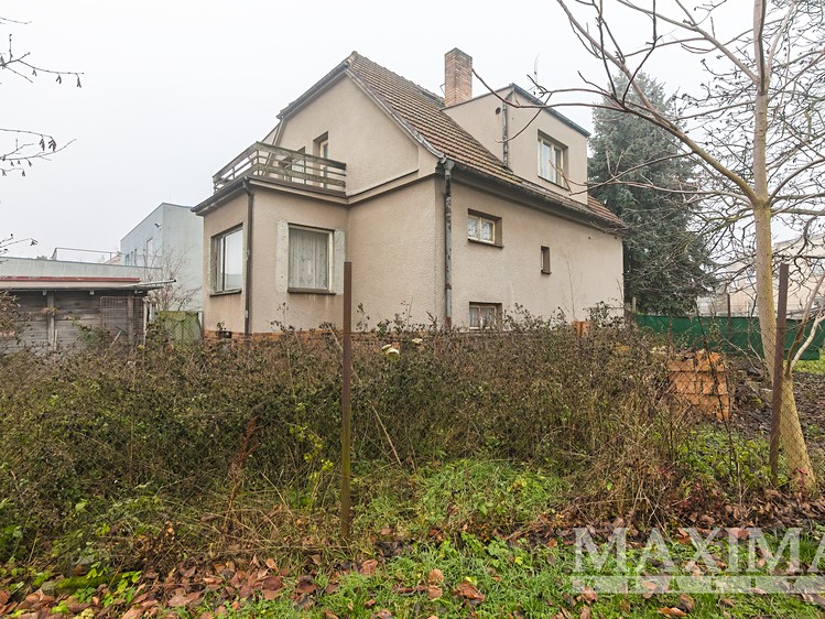 Prodej rodinného domu 184 m², pozemek 907 m² - foto 2