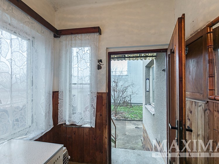 Prodej rodinného domu 184 m², pozemek 907 m² - foto 8