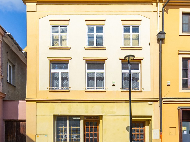 Prodej rodinného domu 290 m², pozemek 283 m² - foto 2