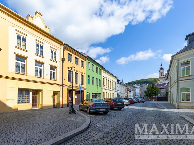Prodej rodinného domu 290 m², pozemek 283 m² - foto 1
