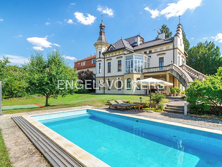 Prodej vily 581 m², pozemek 2 105 m² - foto 4