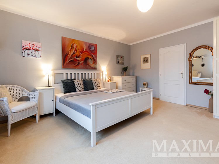Prodej rodinného domu 247 m², pozemek 478 m² - foto 4