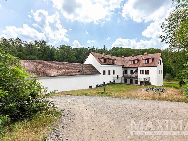 Prodej rodinného domu 1 009 m², pozemek 3 687 m² - foto 2