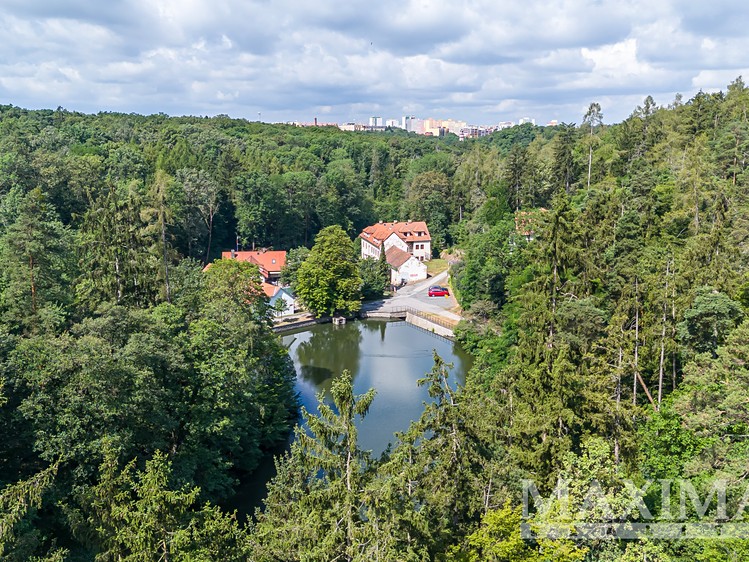 Prodej rodinného domu 1 009 m², pozemek 3 687 m² - foto 4