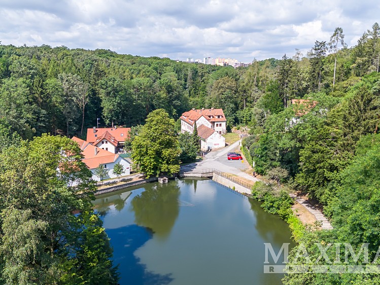 Prodej rodinného domu 1 009 m², pozemek 3 687 m² - foto 8