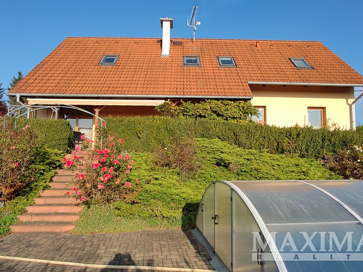 Prodej rodinného domu 166 m², pozemek 1 041 m² - foto 1