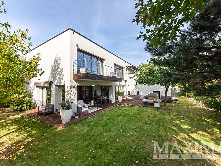 Prodej rodinného domu 411 m², pozemek 828 m² - foto 1