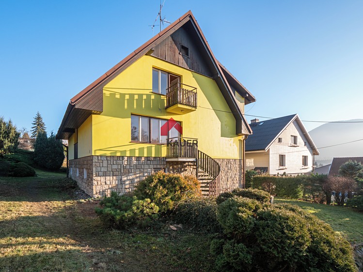 Prodej rodinného domu 259 m², pozemek 887 m² - foto 1