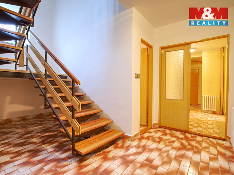 Prodej rodinného domu 196 m², pozemek 614 m² - foto 8