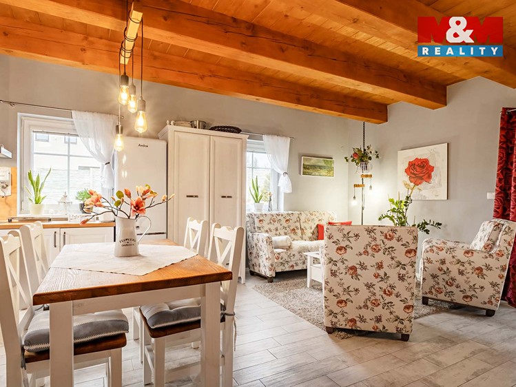 Prodej rodinného domu 106 m², pozemek 1 512 m² - foto 2