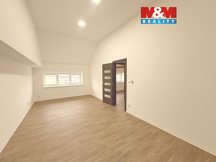 Prodej rodinného domu 186 m², pozemek 330 m² - foto 1