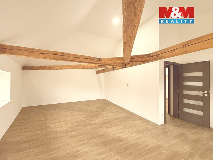 Prodej rodinného domu 186 m², pozemek 330 m² - foto 4