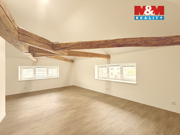 Prodej rodinného domu 186 m², pozemek 330 m² - foto 3