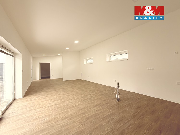 Prodej rodinného domu 186 m², pozemek 330 m² - foto 7